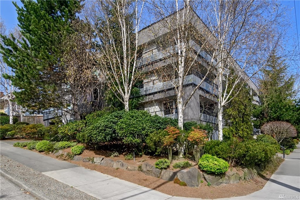 First Tome Home Buyer Buys Perfect Magnolia Condo